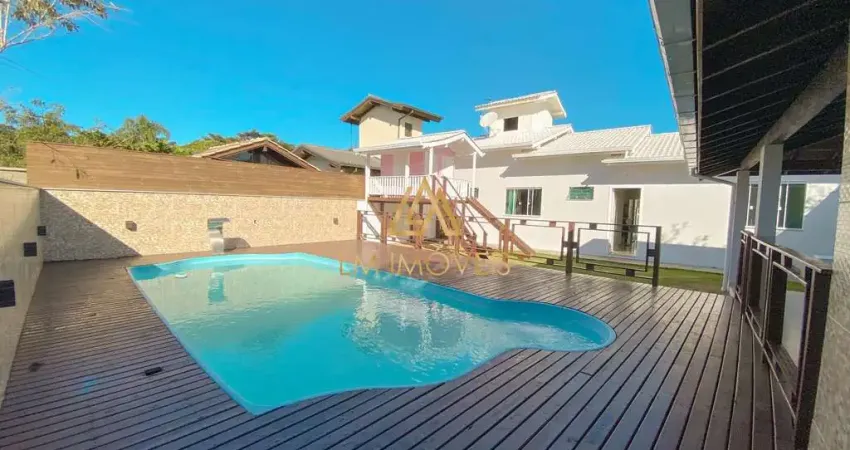 Casa apta a financiamento com piscina, à 500 metros da lagoa de Ibiraquera