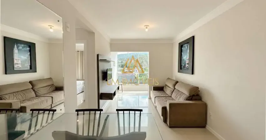 Apartamento semimobiliado a apenas 300 metros da Praia da Vila.