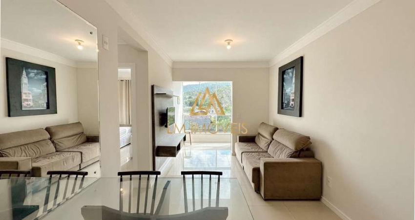 Apartamento semimobiliado a apenas 300 metros da Praia da Vila.