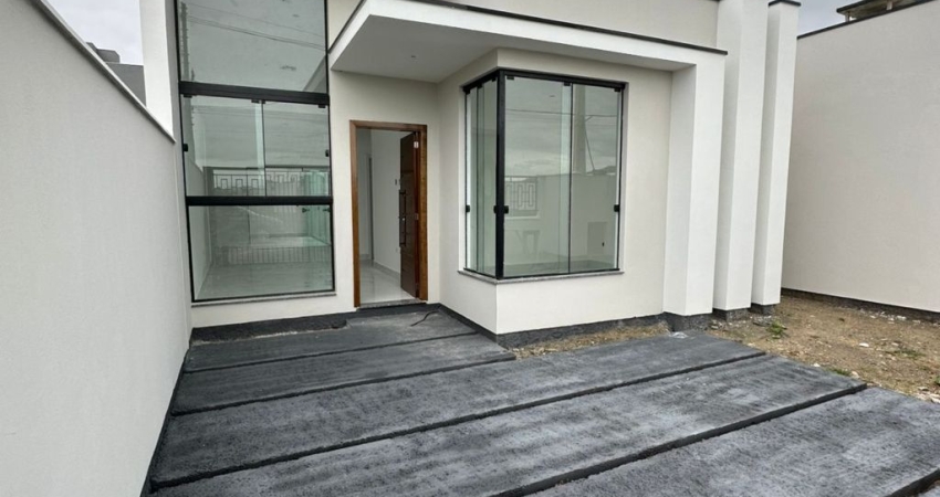 Casa com 2 dormitórios sendo uma suíte. Bairro Areias em Tijucas SC