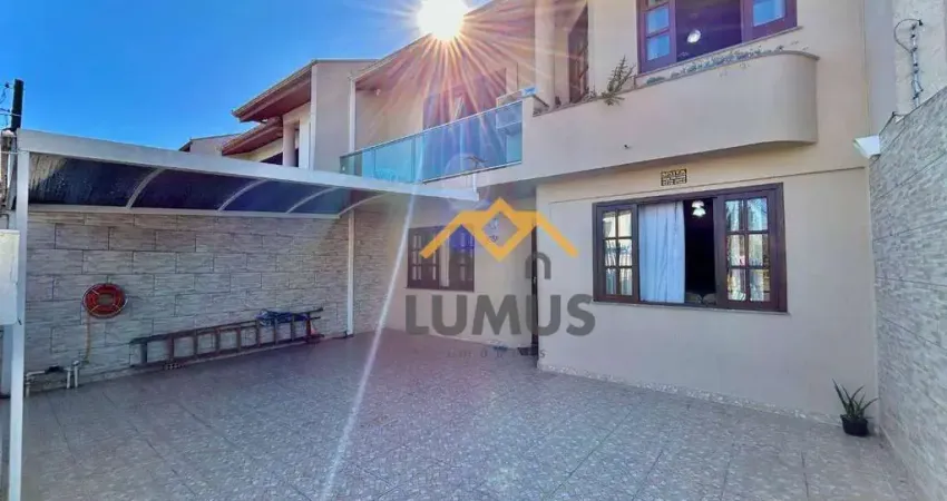 Sobrado com 3 dormitórios à venda, 158 m² por R$ 765.000,00 - Xaxim - Curitiba/PR