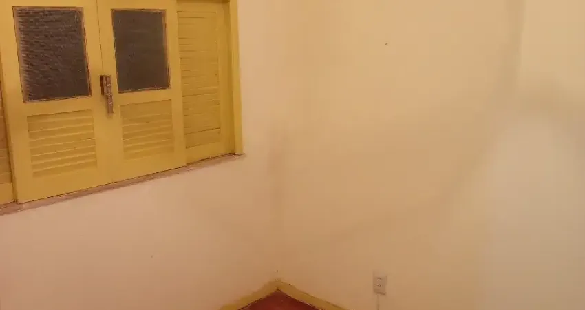 Casa com 2 quartos para alugar na Rua dos Ossos, 37, Santo Antônio, Salvador