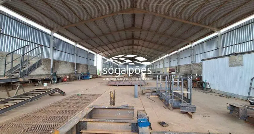 Galpão industrial com estrutura para ponte rolante e amplo pátio para locação em Matozinhos MG.
