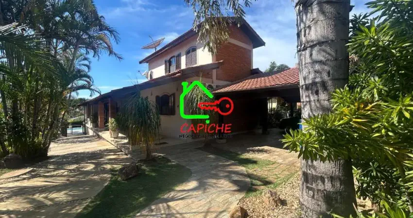 Casa em condomínio exclusivo com 4 quartos e 2 suítes no bairro Vista Alegre, Vinhedo-SP.