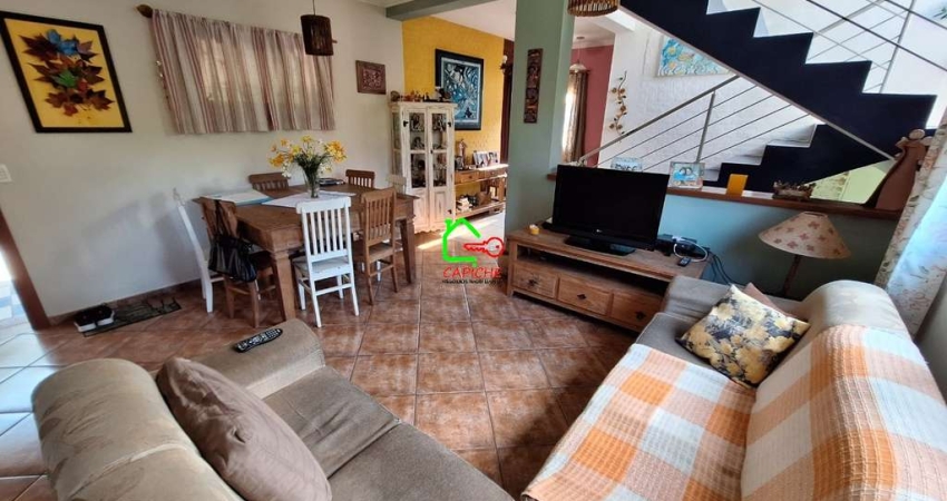 Casa de alto padrão em condomínio à venda em Vinhedo-SP, bairro Caixa D´água. 3 quartos, 1 suíte, 2 salas, 3 banheiros, 6 vagas de garagem, 195m².