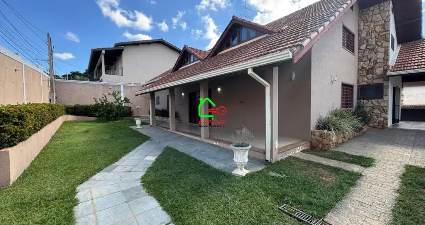 Casa à venda em Vinhedo-SP, bairro Bosque: 3 quartos, 1 suíte, 2 salas, 3 banheiros, 4 vagas de garagem, 327,00 m² de área.