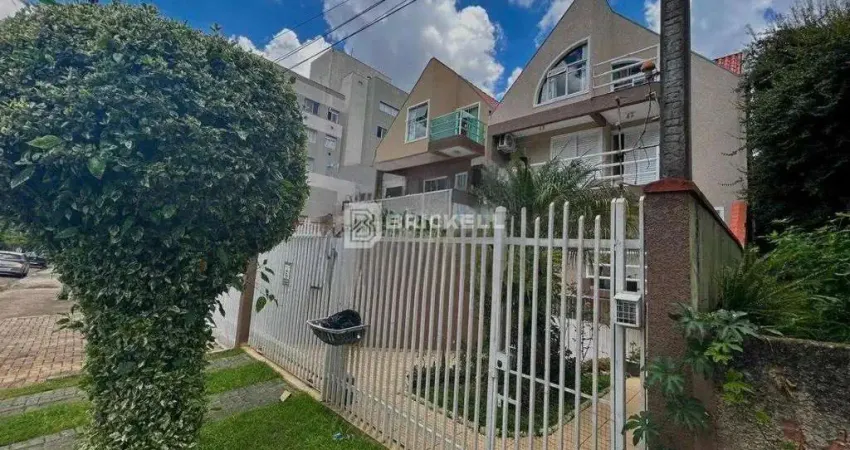 Casa à Venda em Novo Mundo, Curitiba | 3 Quartos, 240m², R$1.250.000