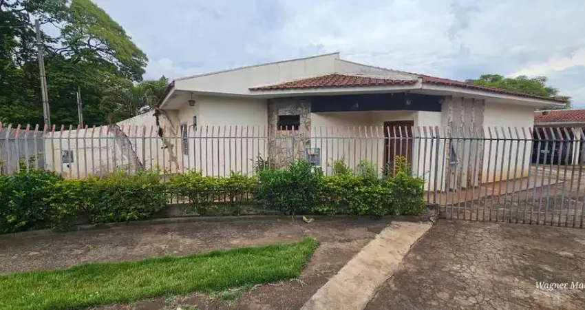 Casa ampla com grande quintal no jardim québec  excelente localização