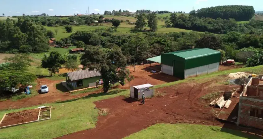 Chácara à venda com barracão, casas e quiosque completo excelente acesso