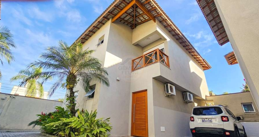 Sofisticação e Conforto: Casa em Condomínio na Praia de Juquehy - À VENDA