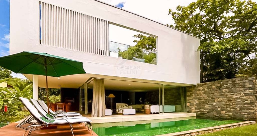 Casa com Arquitetura Contemporânea e Lazer Completo na Praia da Baleia – À VENDA