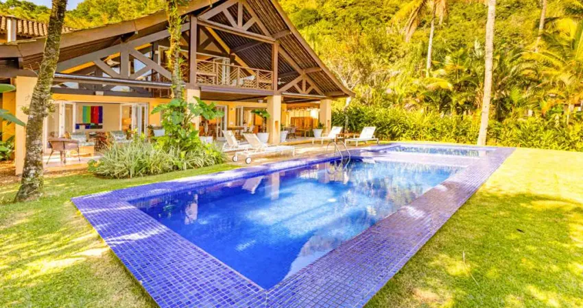 Casa espetacular frente ao mar na Praia da Baleia - À VENDA
