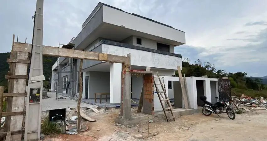 Sobrado geminado de 03 dormitórios em condomínio fechado, antônio carlos - sc