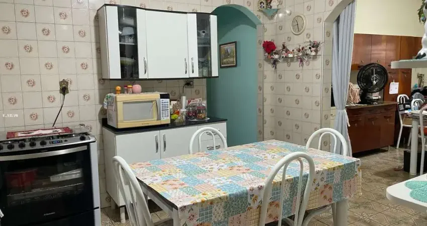 Casa Térrea para Venda em Osasco, Km 18, 4 dormitórios, 2 banheiros, 3 vagas