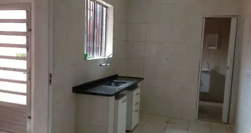 Locação casa R$ 1.980,00 Vila Guarani (não é independente) 2 dormitórios