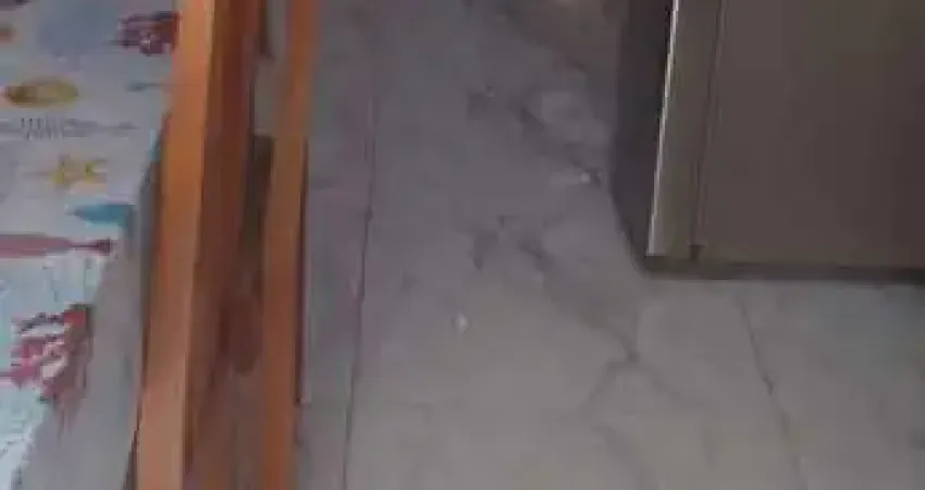 Casa com piscina terreno 250m 90m A.C R$ 280.000,00 2 dormitórios 2 vagas