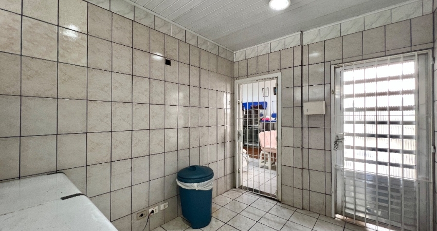 Casa geminada 2 dormitórios convertida para ponto comercial