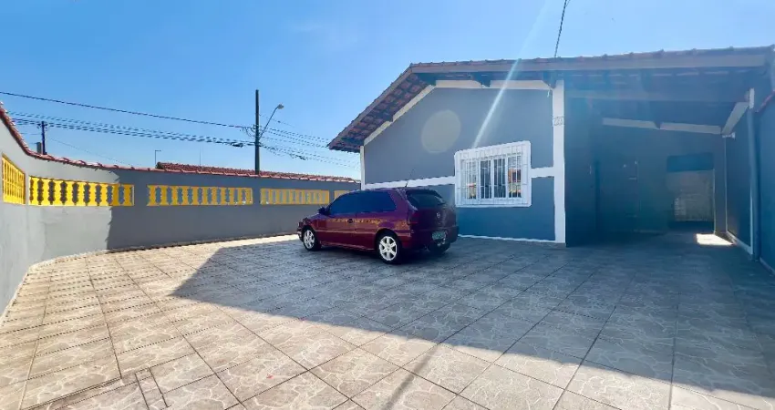 Casa semi isolada com 2 dormitórios, na Mirim, em Praia Grande-SP