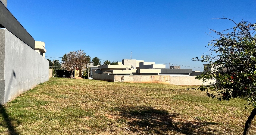 Terreno de 360 m2, no Condomínio Jardim Botânico, em Bady Bassit.