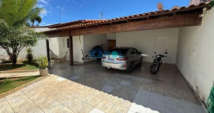 Casa com 3 quartos à venda na Cidade Jardim, Uberlândia 