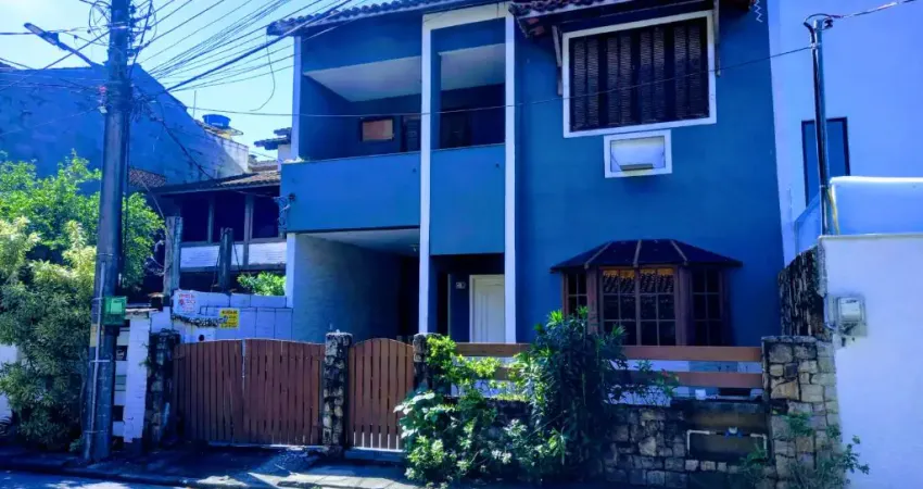 Casa triplex 3 quartos-Oportunidade -Vargem pequena