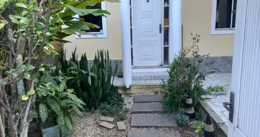 Casa 3 quartos -semi mobiliada-sol da manha-vargem pequena