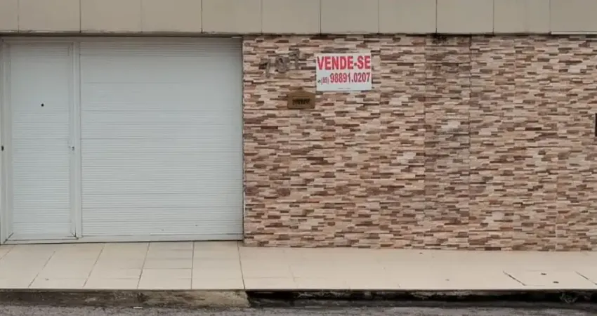 Vendo Excelente Casa na Rua Monsenhor Hipólito Brasil, bairro Jóquei Clube