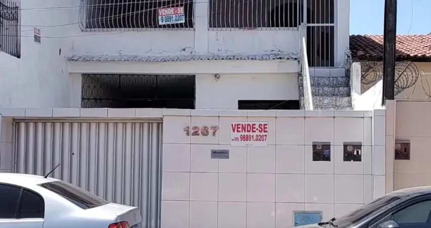 Vendo Excelente Casa na Rua Monsenhor Martins, no Bairro João XXIII