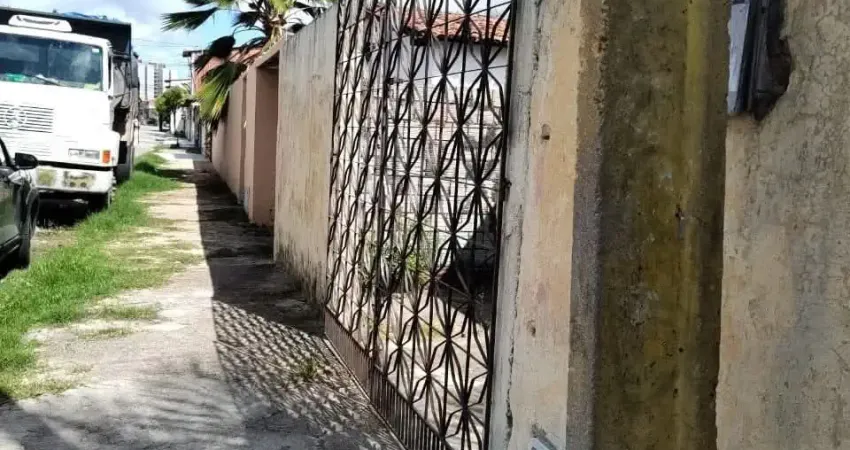 Vendo Duas Casas na Parangaba  Rua Jandaia, n⁰: 02, Parangaba