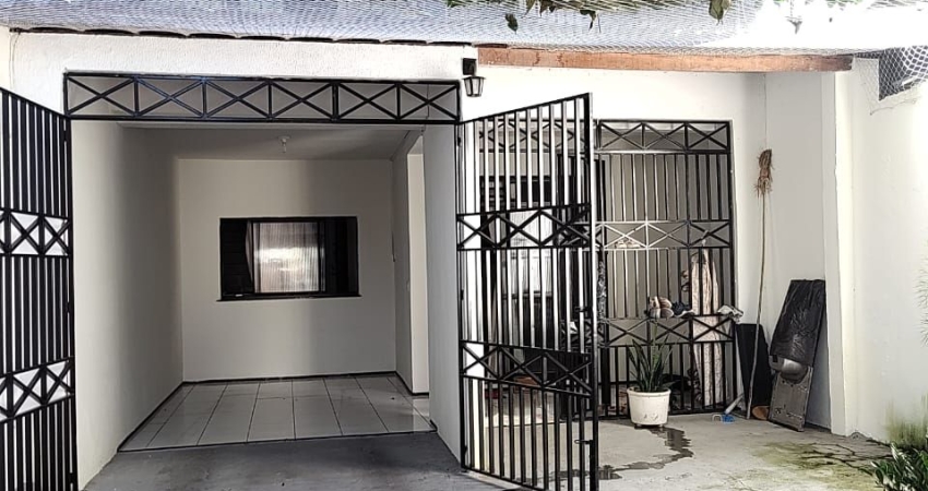 Vendo Casa duplex no bairro João XXIII, situado na Rua Luciano de Queirós, 1789
