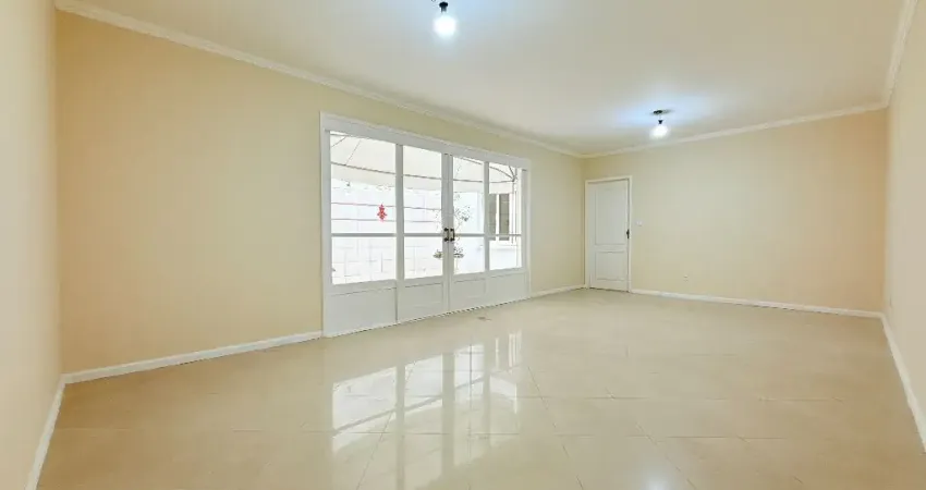 APARTAMENTO 3 DORMITORIOS/ QUARTOS COM GARAGEM E PÁTIO NO BOM FIM