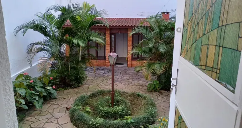 APARTAMENTO 3 DORMITORIOS/ QUARTOS COM GARAGEM E PÁTIO NO BOM FIM