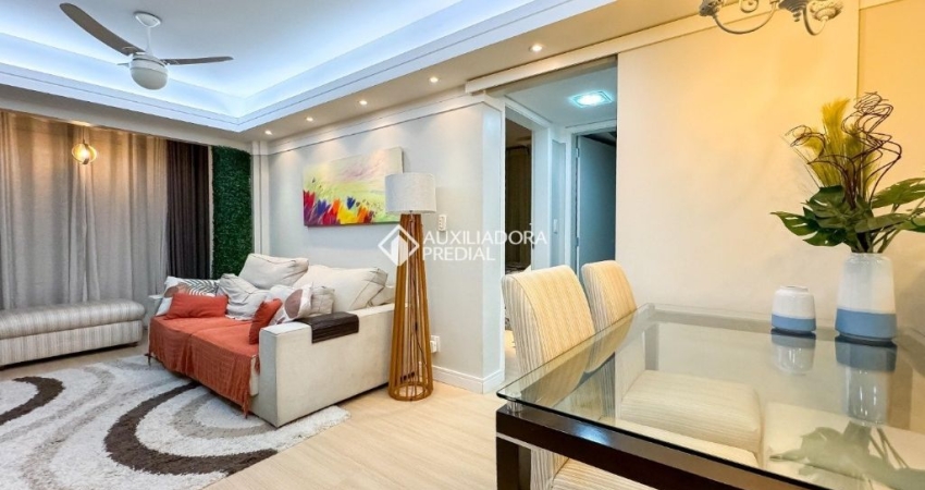 Apartamento MOBILIADO, 2 dormitórios, 2 banheiros e garagem no bairro Floresta