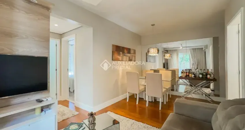 apartamento com 2 dormitórios/quartos e garagem no Mont Serrat