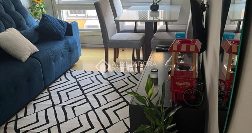 Apartamento mobiliado, 3 dormitórios no Mont Serrat