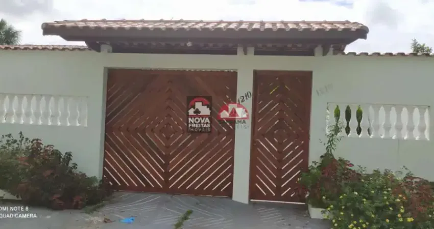 Bela casa avarandada, mobiliada, disponível para venda no bairro martim de sá.