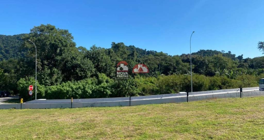 Excelente área no contorno da Tamoios sentido São Sebastião : Com a crescente movimentação no litoral norte e o aumento no fluo de veículos na região, este é o local perfeito para quem busca visibilid