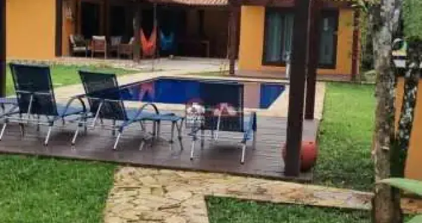 Casa à Venda de 4 Dormitórios em Camburí - São Sebastião/SP