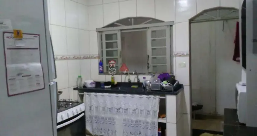Casa com 3 Dormitórios, 1 Suíte e Edícula Assobradada!