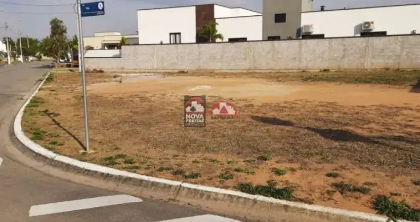 Terreno em condomínio fechado à venda na Rua Potenza, s/n, Loteamento Residencial Village Splendore, Pindamonhangaba