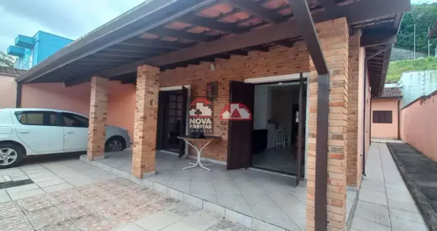 Casa em bairro tranquilo próximo de comércios