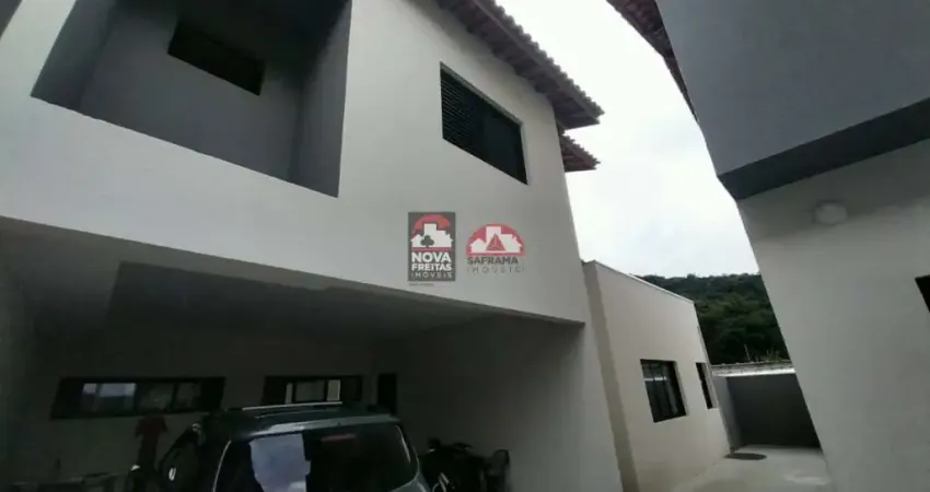 Sobrado novo à venda em bairro seguro, tranquilo e residencial em Caraguatatuba, 3 suítes