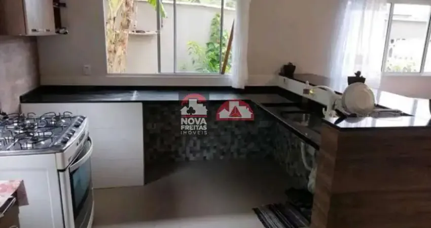 Casa Sobrado Padrão em Caraguatatuba