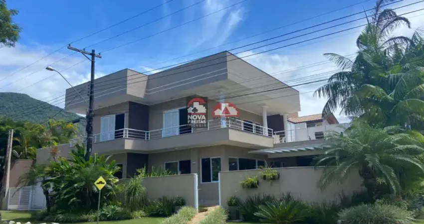 Incrível casa em condomínio pé na areia e com garagem para barco e jetsky. oportunidade única em ubatuba!