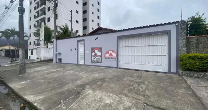 Excelente casa com piscina ,churrasqueira e bem localizada na martim de sá