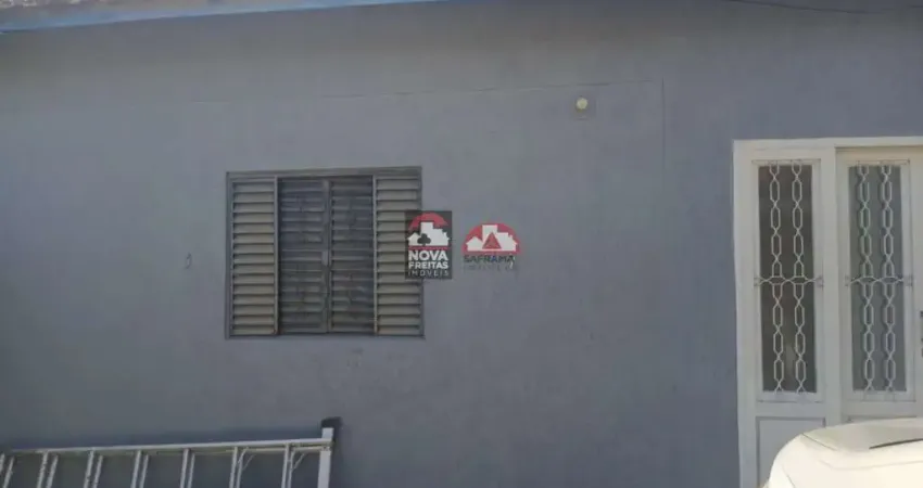 Ótima casa com três dormitórios sendo uma suite com mobiliá