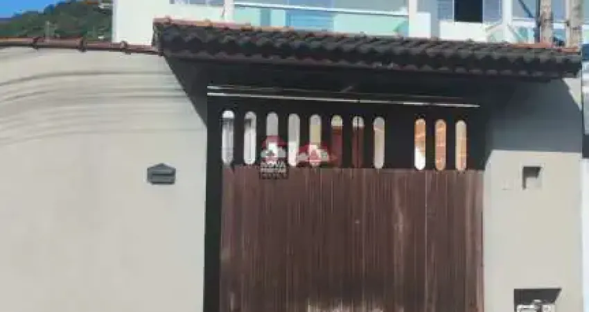 Casa mobiliada à venda com 2 suítes a 800m da praia martim de sá em caraguatatuba