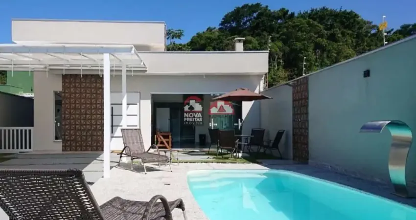 Vendo excelente casa próximo a praia com linda piscina e 3 dormitórios!!!