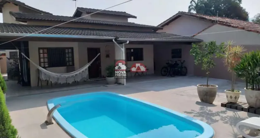 LINDA CASA COM PISCINA, MODERNA PRÓXIMO À MELHOR PRAIA DE CARAGUATATUBA - MARTIM DE SÁ!