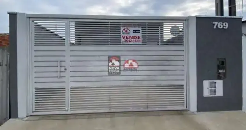 Excelente oportunidade de casa com 3 dormitórios, sendo 1 suíte e 2 vagas de garagem no mantiqueira!